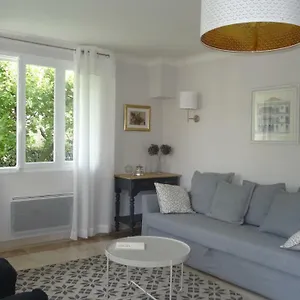 appartement-de-charme-avec-jardin.hotels-rhonealpes.com/